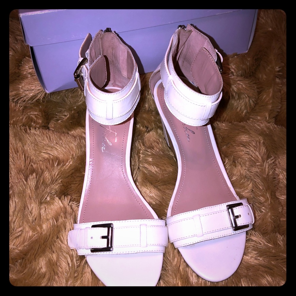 White cork wedges